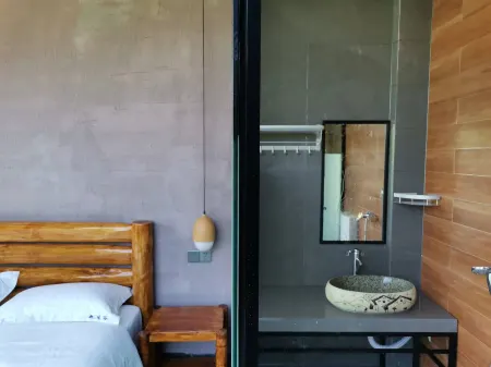 Huaying Yeshenggu Farm Stay