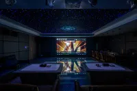 Qinzhou Yuehua Jiangyu Lake Hotel (Baishi Lake Park Wuyue Plaza)