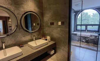 Xinjiang Wenlv Aerial Grassland Resort Hotel
