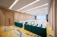Vienna Hotel ( Xiangyang Greenland Fun City Global City Shop)