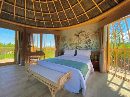 Taibai Mountain Tangzhen Shitang Huasong Hot Spring Resort Hotel Отели рядом с достопримечательностью «Eye of Mount Taibai»