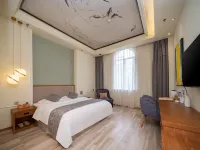 Beverly Boutique Hotel (Julonghu Oufenghua Street Shop) - balcony