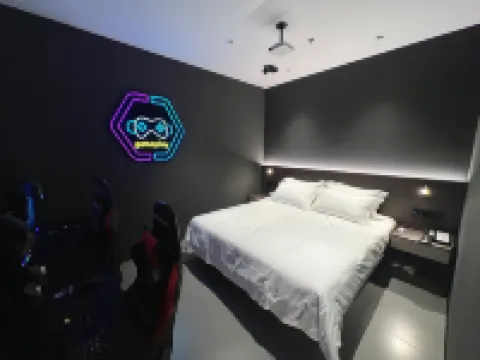 Sanjiao Cat E-sports Cinema Hotel (East New Town International Convention and Exhibition Center)