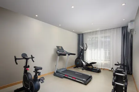 Fengyuan Century Hotel (Xichang Yuelianghu Wetland Park Branch) Отели рядом с достопримечательностью «Xiaoyucun»