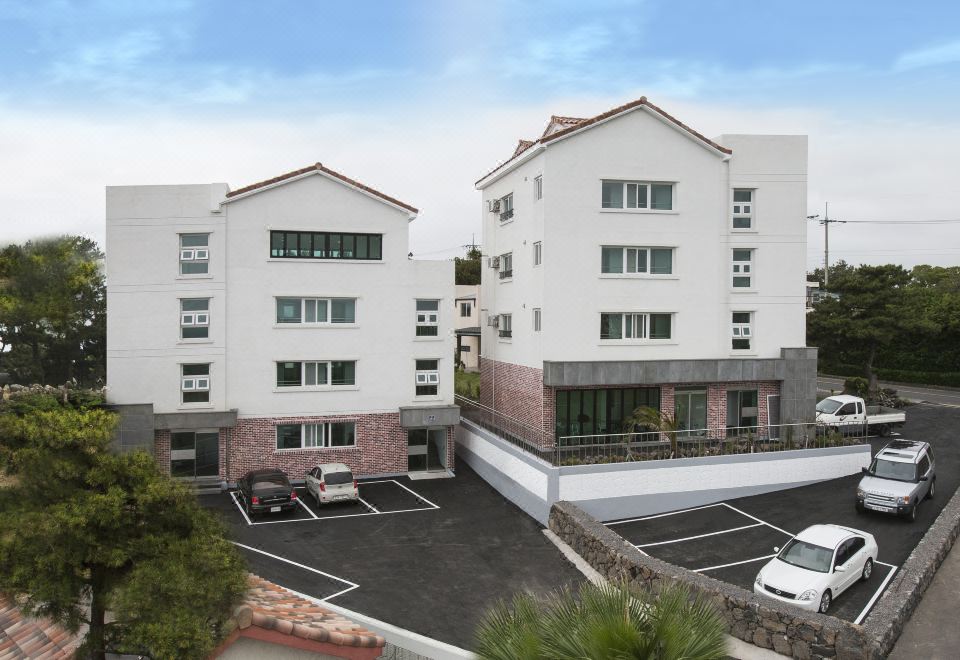 2. 제주 아리아 펜..