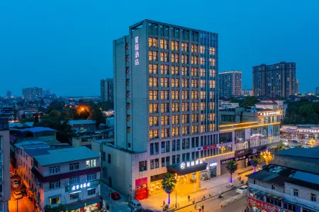 Starway Hotel (Pengzhou Government Branch) Отели рядом с достопримечательностью «Bailu Limestone Cave Wonder Peak»