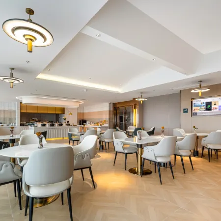 Atour Hotel Taizhou Linhai Toumen Port New District Jili Square