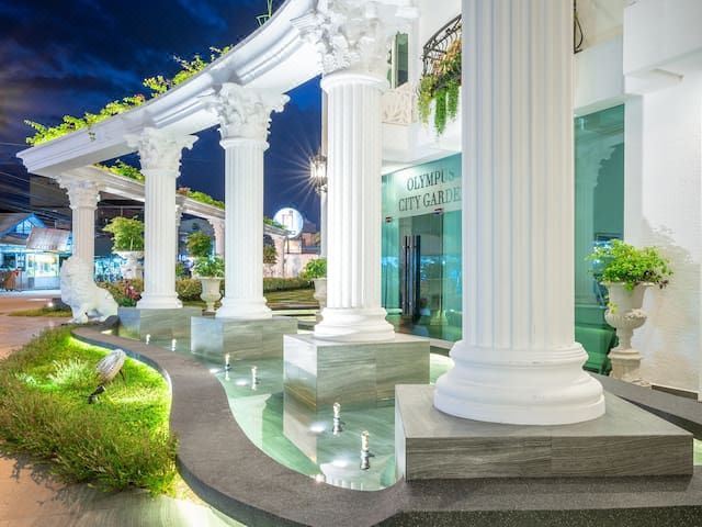 olympus city garden의 아파트 내부 주방 및 거실 전경