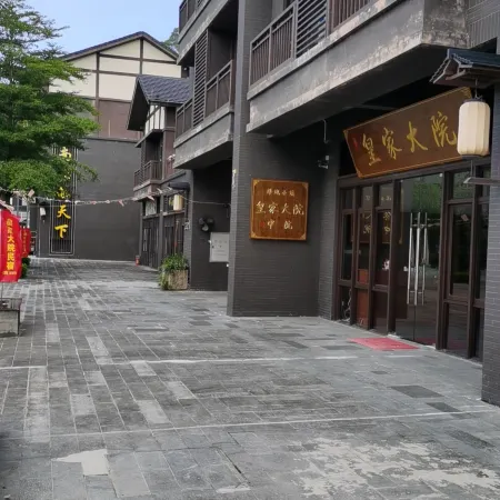Royal Courtyard Homestay