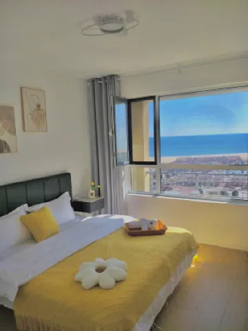Langyu Boutique Holiday Apartment (Qingdao Golden Beach Branch) Hotels near شاطئ غولدن