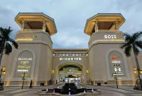 Duomei Light Luxury Apartment (Xiamen North Railway Station Shop)