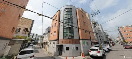 GwangJu SunFlower Hostel Отели рядом с достопримечательностью «Национальный университет Чоннам»