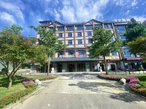 Yuexian Lake Hotel (Tongshan Jiugong Mountain Scenic Area) Hotel di Tongshan