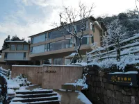 Muyunchunshu Homestay (Ya'an Bifengxia Branch) Hotel di Bifeng Gorge