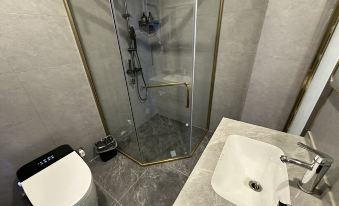 One Three Seven Land Hotel