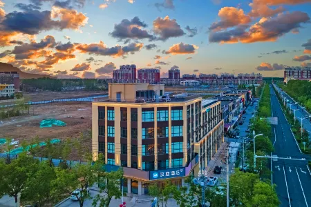 Hanting Hotel (Anxin Baiyangdian Everbright City Branch, Xiong'an New Area) Отели рядом с достопримечательностью «Lotus Grand View Garden»