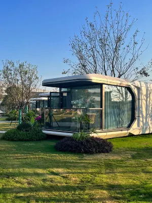 X-Capsule Lodge at Xiangcheng Ice Camp