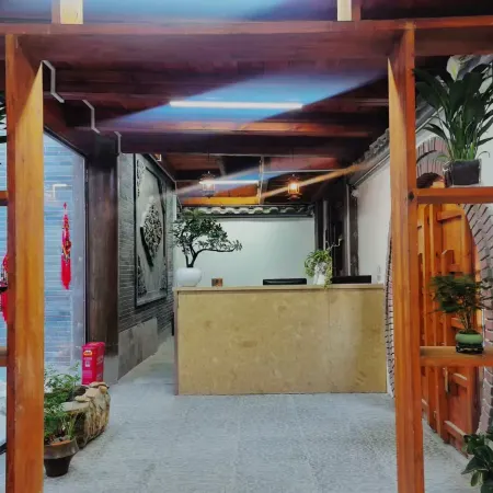 Xunchang Renjia Homestay (Kaifeng Wansui Mountain Dasong Wuxia City Song City Resort)