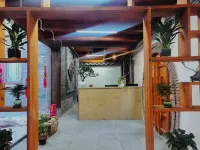 Xunchang Renjia Homestay (Kaifeng Wansui Mountain Dasong Wuxia City Song City Resort)