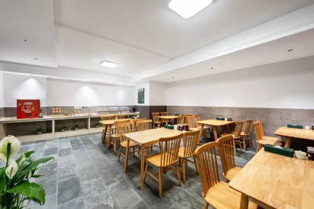 Youchao · Lanting Hotel (Ganzhou Railway Station Juyi Wanda) Отели рядом с достопримечательностью «Jiangxi University of Technology (Hongqi Campus)»