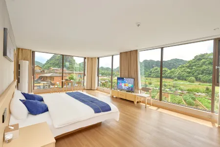 July Wild Luxury Resort · Puzhehei Отели рядом с достопримечательностью «Fairy Cave»