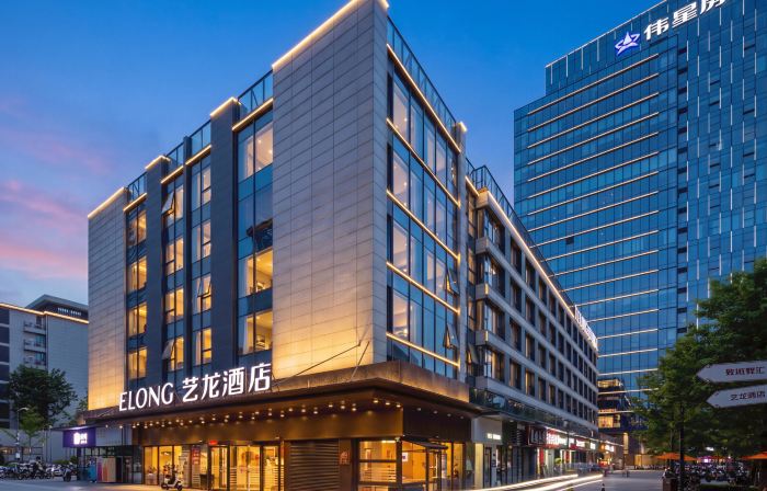 Elong Hotel (Hefei Pearl Plaza Sports Center)