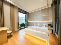 Zhenjiang · Riverside View Chinese Inn (Langzhong Ancient City Huaguang Tower) - parking