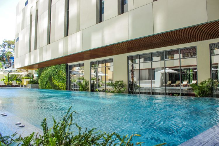 Hồ bơi ngoài trời Khách sạn Fleur de Lys Quy Nhơn