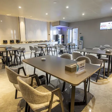 Wanhong Business Hotel (Qinyang Bus Station Branch)