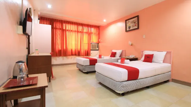 RedDoorz Plus @ Chinatown Binondo Hotels near 168 Shopping Mall