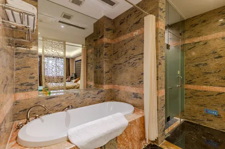 Changzhou Yanling Four Seasons Hotel (Qingguo Lane Wu Yue Square) Отели рядом с достопримечательностью «Wujin Museum»