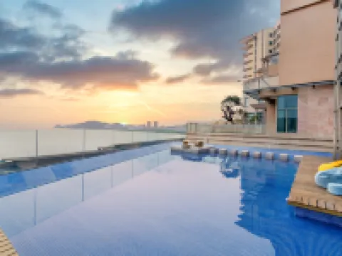 Hillman Vacation Apartments (Shanwei Poly Jincheng Bay Tourist Resort) Hotels near South China Normal University (Shanwei Campus)
