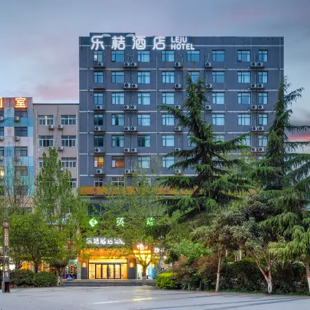 LE JU Hotel (Xinzheng Longhu Senda University Business Plaza) Отели рядом с достопримечательностью «Ван Император Цинь Цинь»