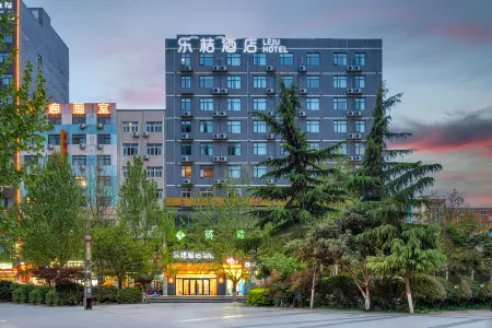 LE JU Hotel (Xinzheng Longhu Senda University Business Plaza) Отели рядом с достопримечательностью «Henan Mechanical and Electrical Vocational College»