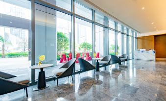 Seasons Administration Apartment (Shenzhen Nanshan Qianhai Free Trade Zone store)