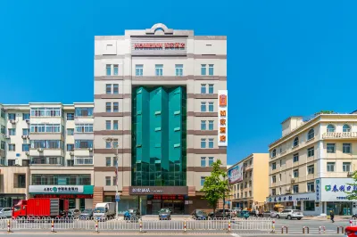 Homeinn · neo (Dandong Chaohan Style Street Yalu River Railway Station)