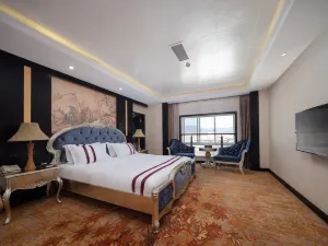 Xiongxuan Hotel (Dali Lushan Ancient City High-speed Railway Station)