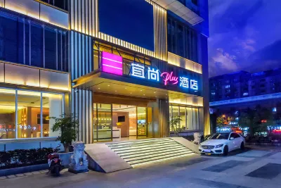 Yishang PLUS Hotel (Chongqing Nanping University of Commerce Light Rail Station Store)