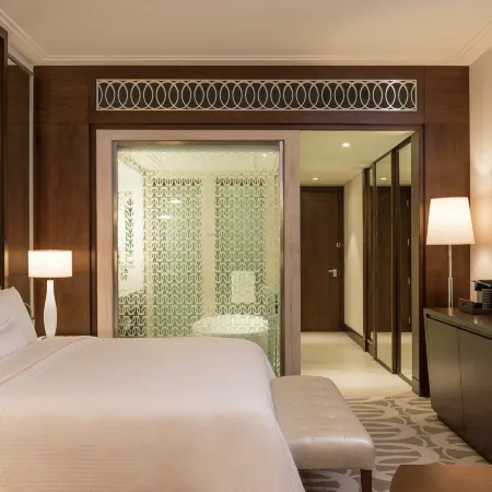 Hilton Dubai Al Habtoor City Отели рядом с достопримечательностью «Джумейра»