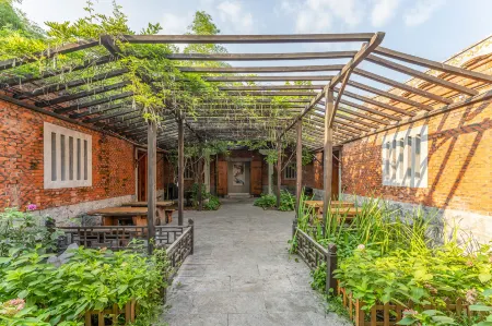 Shiguang Courtyard Waterscape Inn Отели рядом с достопримечательностью «Zaozhuang Technician College Tai'erzhuang Branch»