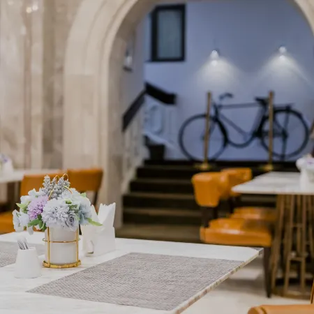 Yitel Premium (Shanghai people's Square Nanjing Road Pedestrian Street)