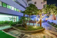 Rongyao E-Sports Hotel (Sanyawan Jiefang Road Pedestrian Street)