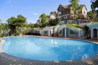 Xundian Fenglongwan Resort Hotel - parking