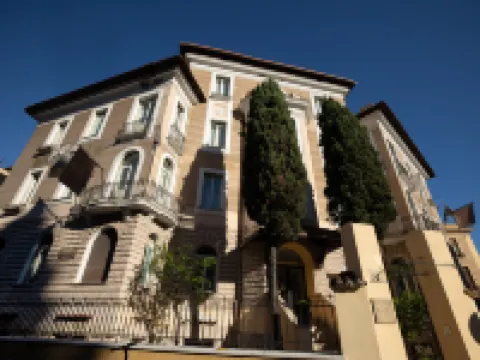 โรงแรมครอสส์ โรงแรมในโรม