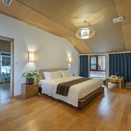 Floral Hotel · Escaping Maple Valley Hotel (Qinxin Garden)