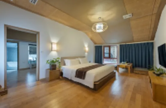 Floral Hotel · Escaping Maple Valley Hotel (Qinxin Garden)
