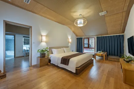 Floral Hotel · Escaping Maple Valley Hotel (Qinxin Garden)