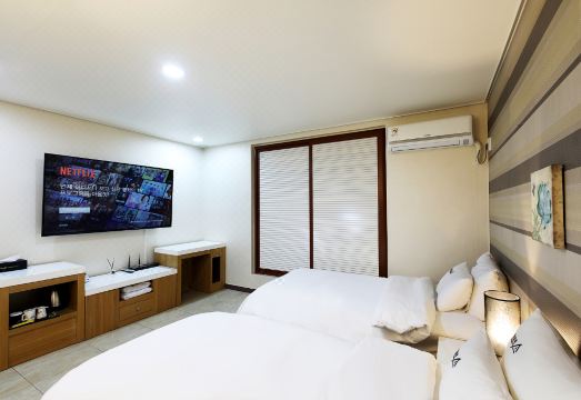 화이트관광호텔