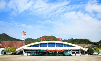 Junyi Chain Hotel (Xingyi National Normal University)