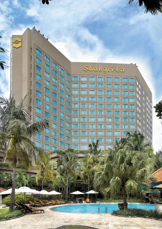 Shangri-La Surabaya Отели рядом с достопримечательностью «Java Aquatic»
